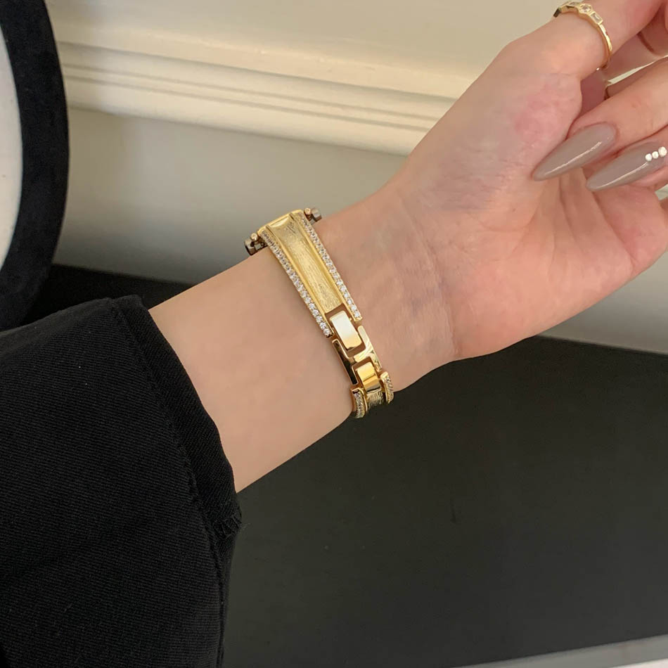 Luxuriöses Damenarmband im fra – Luxury Watch German Bewertung und Preis
