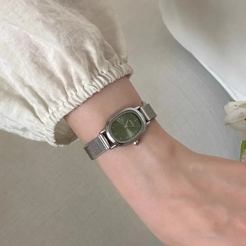 Kleine Oval Zifferblatt Grüne  – Luxury Watch Green Dial Bewertung und Preis