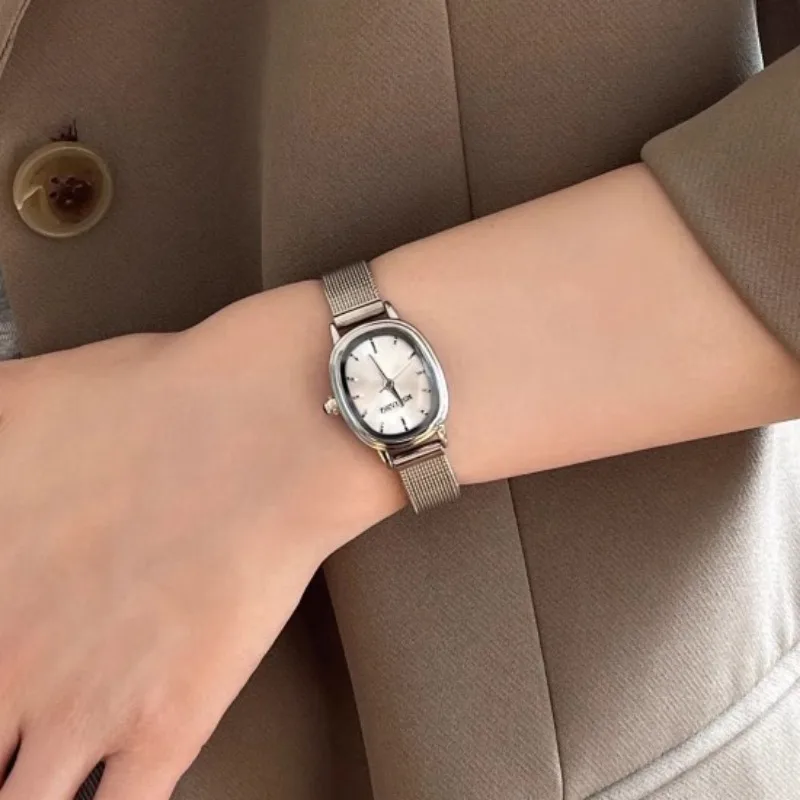 Kleine Oval Zifferblatt Grüne  – Luxury Watch Green Dial Bewertung und Preis