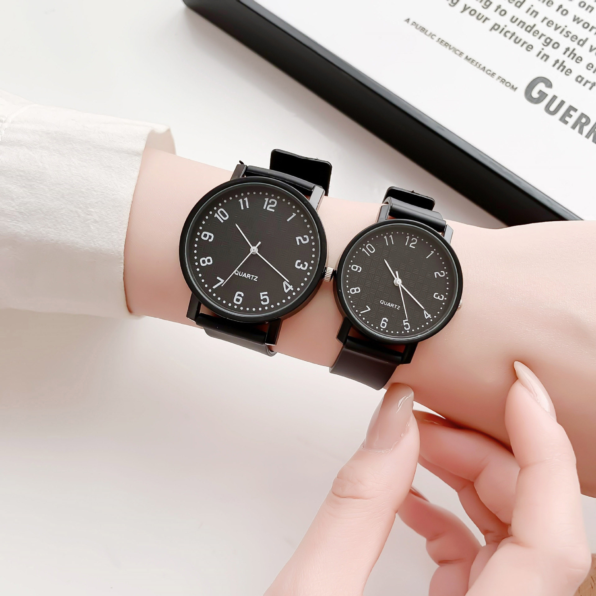 Einfache schwarze Uhr Quarzuhr – Luxury Watch For Girls Bewertung und Preis
