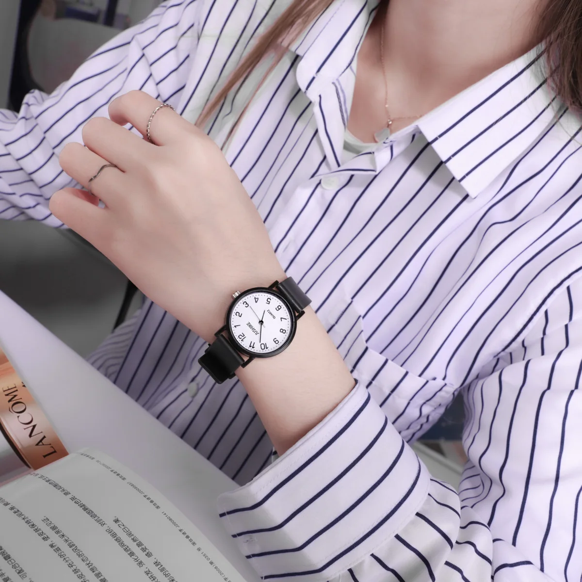 Einfache schwarze Uhr Quarzuhr – Luxury Watch For Girls Bewertung und Preis